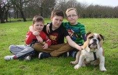 kids & Hugo.jpg kids & Hugo.jpg