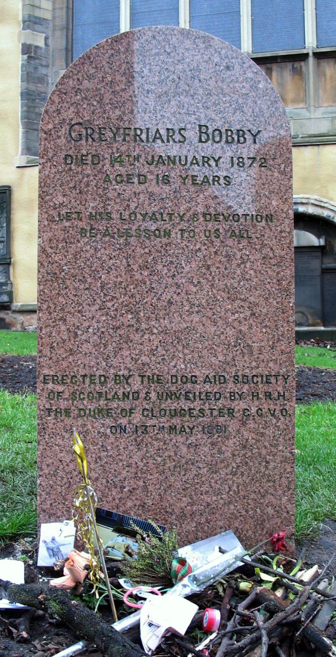 Greyfriars_Bobby_Headstone.jpg